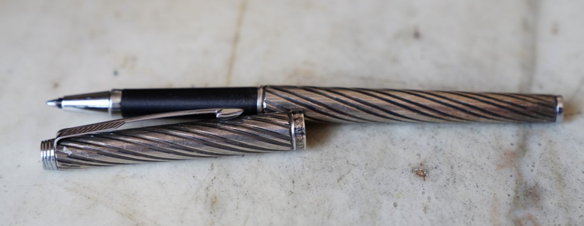 STYLO ROLLER PARKER 180 EN METAL PL. ARGENT FINITION TORSADEE – Image 2