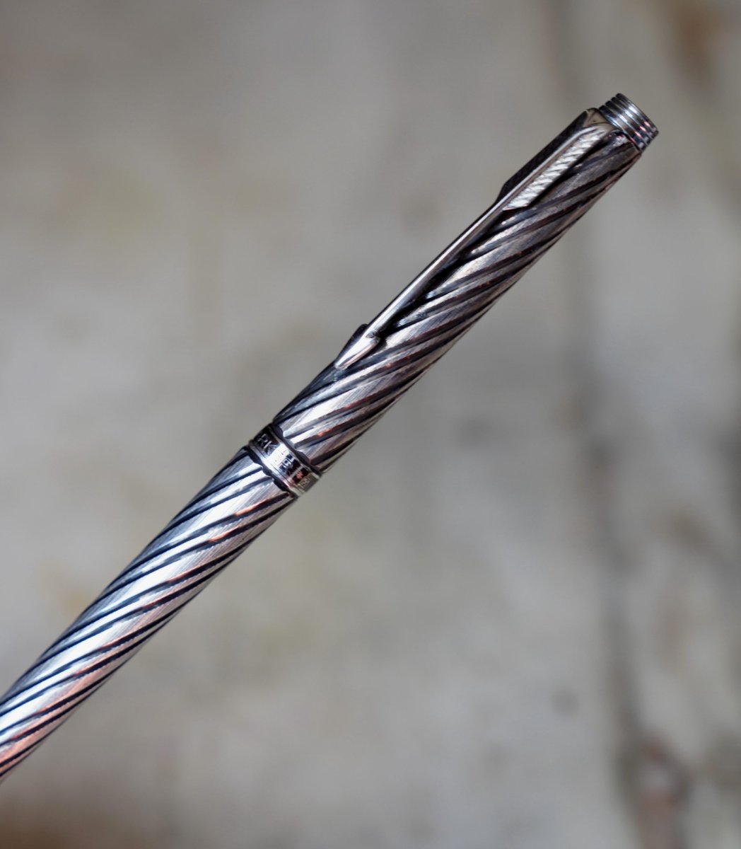 STYLO ROLLER PARKER 180 EN METAL PL. ARGENT FINITION TORSADEE – Image 3